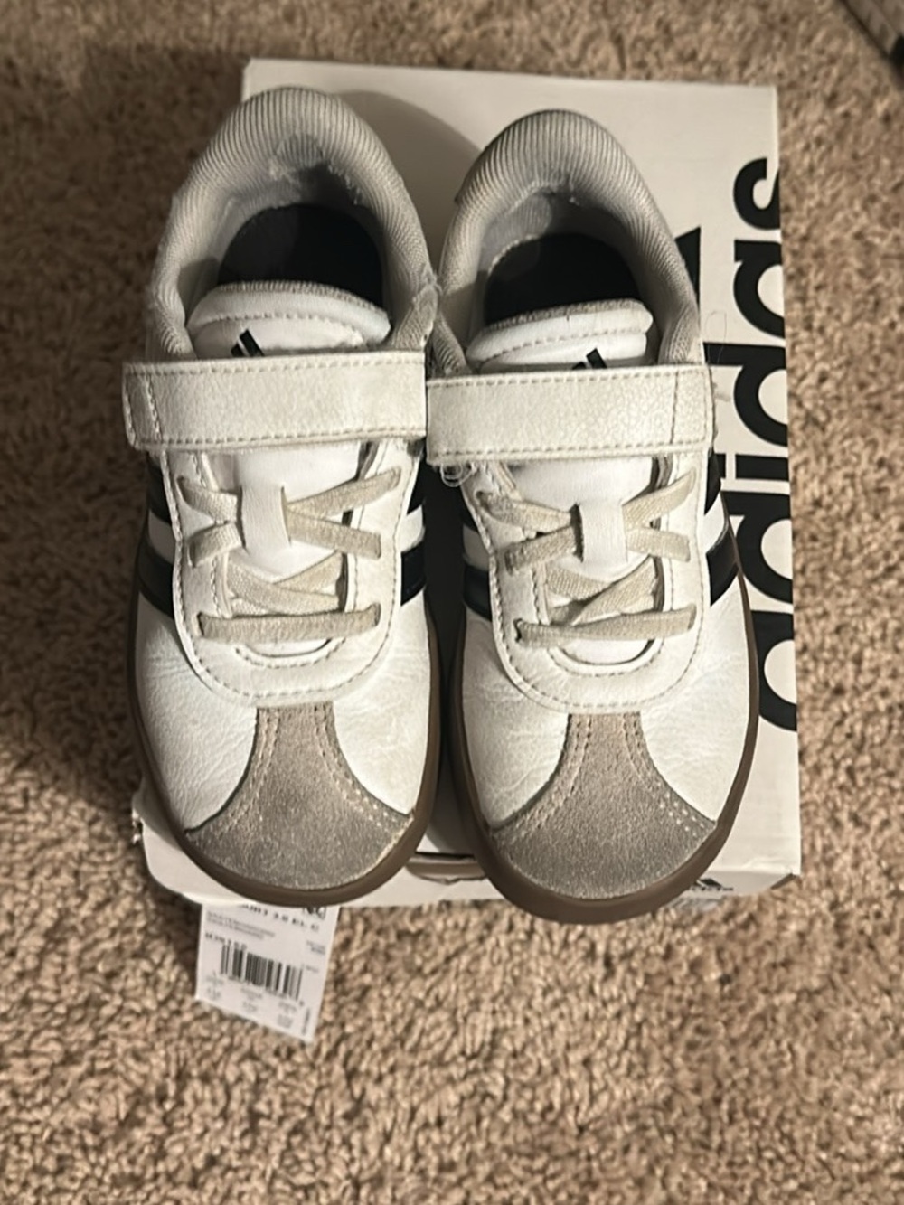 Adidas 11k Kids White & Gray lace and Velcro Sneaker good used condition